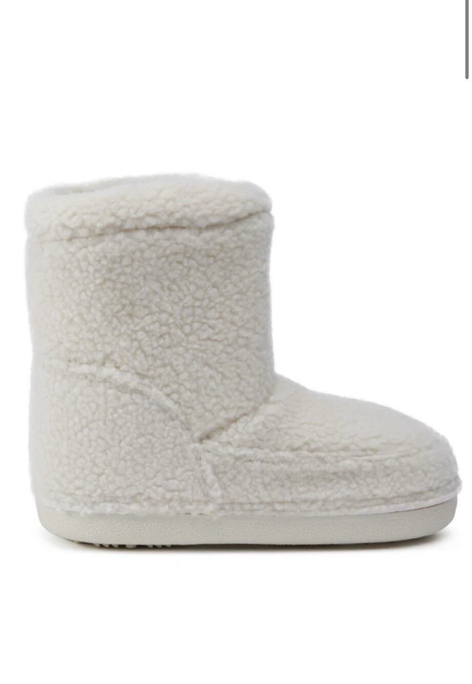 Azalea Wang Sweeting White Sherpa Booties Women’s Size 8 New NWT Winter